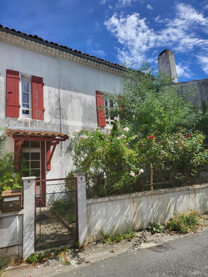 La Maison Rouge Paisible Maison De Pays Saujon Bagian luar foto